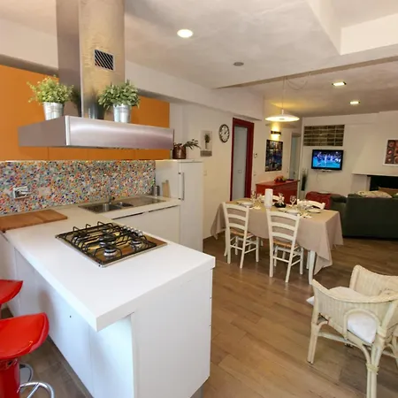 Mansion In San Valentino With Pool