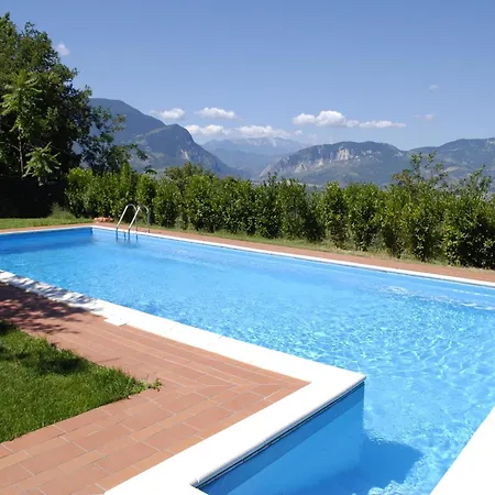 Dom wakacyjny Mansion In San Valentino With Pool