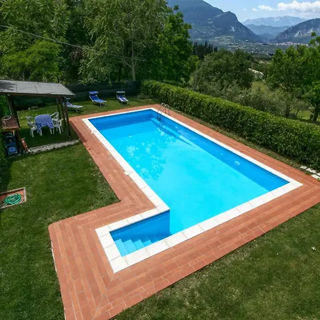 Dom wakacyjny Mansion In San Valentino With Pool *
