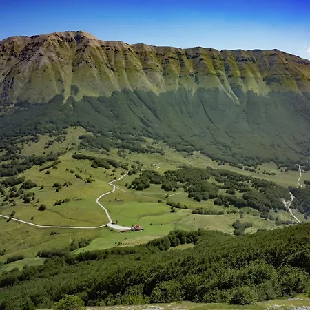 Mansion In San Valentino With Pool Dom wakacyjny San Valentino in Abruzzo Citeriore