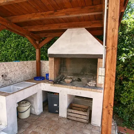 Holiday home Belvilla By Oyo Insieme San Valentino in Abruzzo Citeriore
