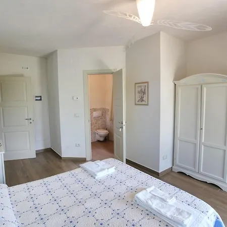 Mansion In San Valentino With Pool Semesterbostad