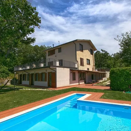 Holiday home Belvilla By Oyo Insieme San Valentino in Abruzzo Citeriore